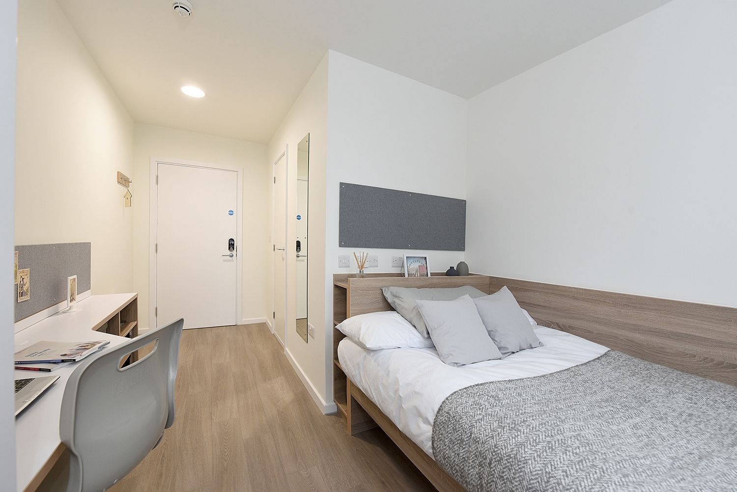 Ensuite Bronze - Upper Floor